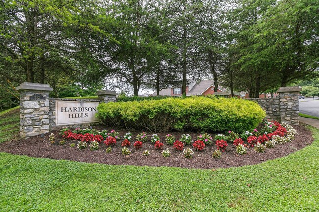 Building Photo - Charming 2-Bed Townhome in Hardison Hills