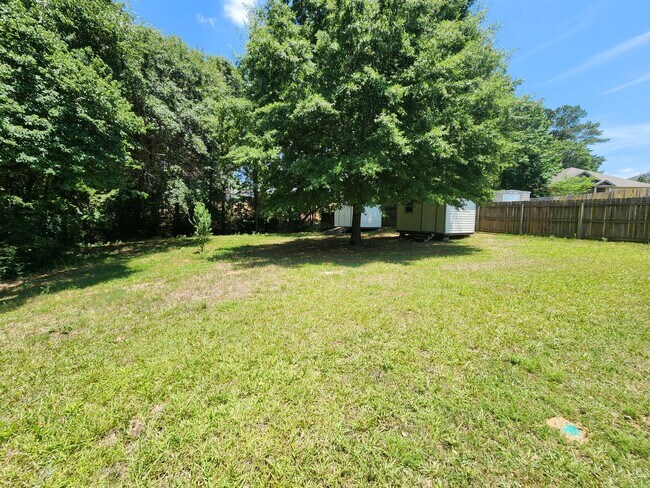 Building Photo - 3 Bedroom 2 Bath 2 Car Garage, North Columbus