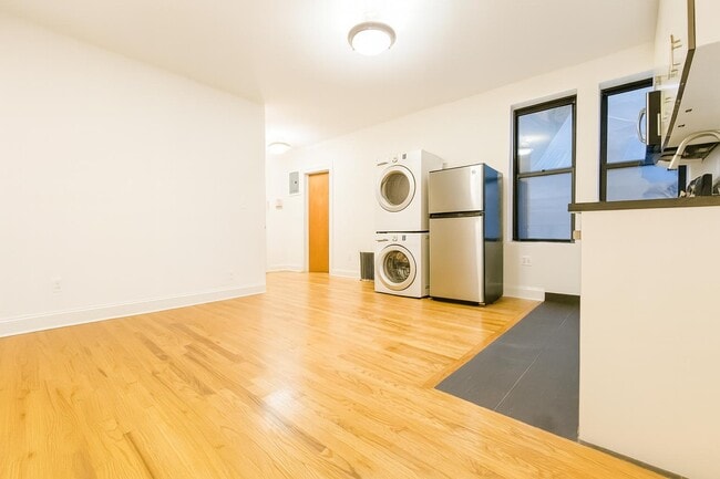Foto del edificio - 282 Cabrini Blvd