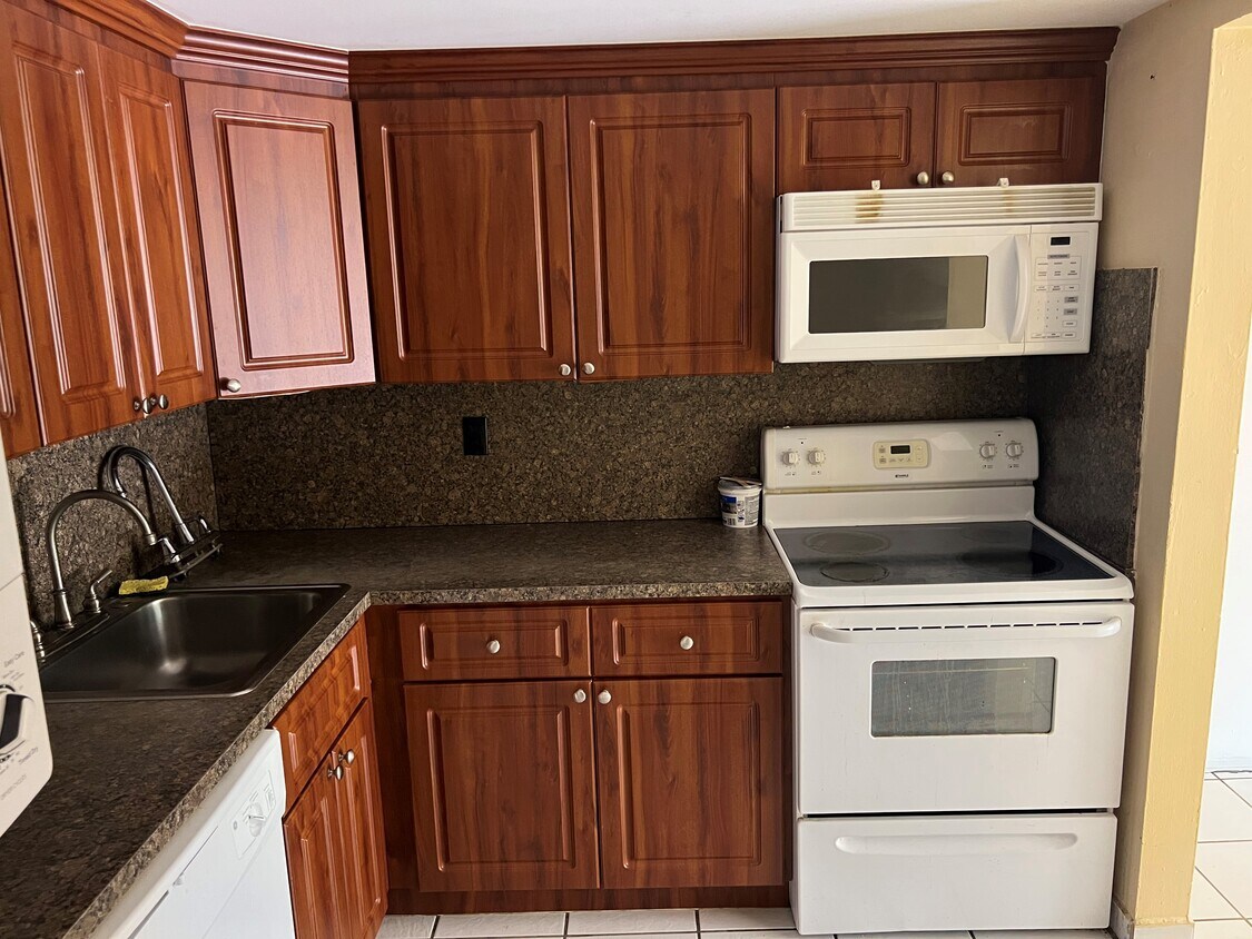 kitchen - 8303 SW 142nd Ave