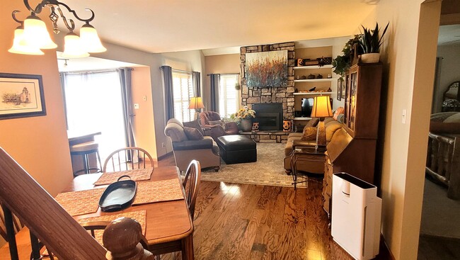 Photo - 294 Cobblestone Dr House