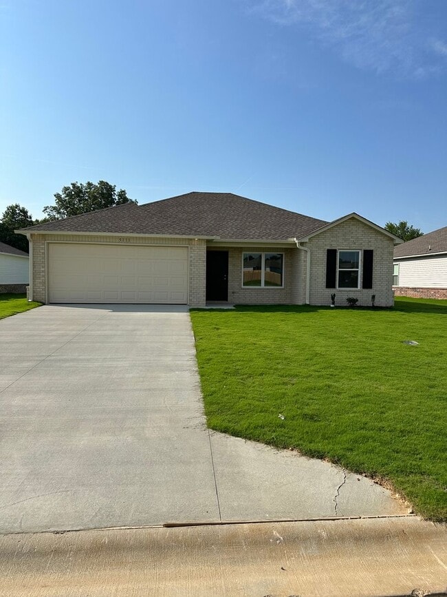 Building Photo - *Pre-leasing* Four Bedroom | Two Bath Home...