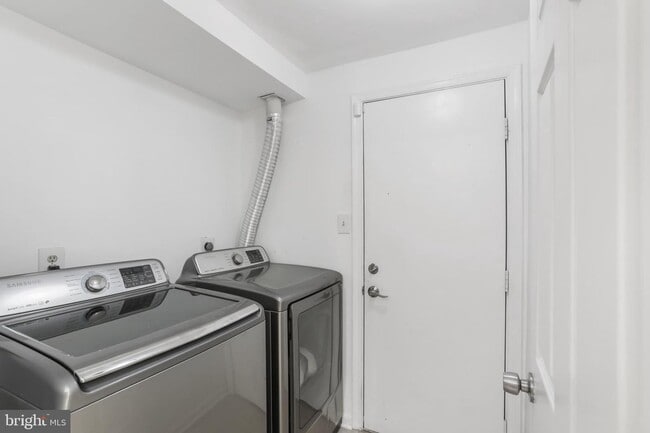 Laundry Room - 21143 Crocus Ter