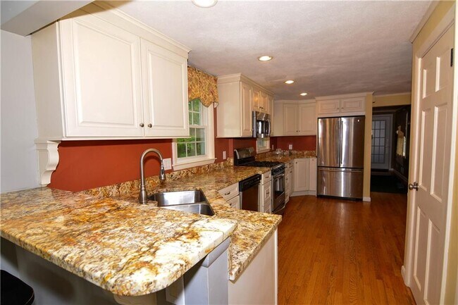 Foto del edificio - 45 Cushing Rd