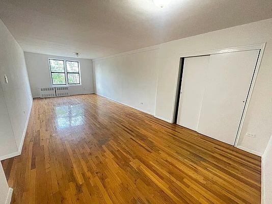 Foto del edificio - 2 bedroom in Bronx NY 10465