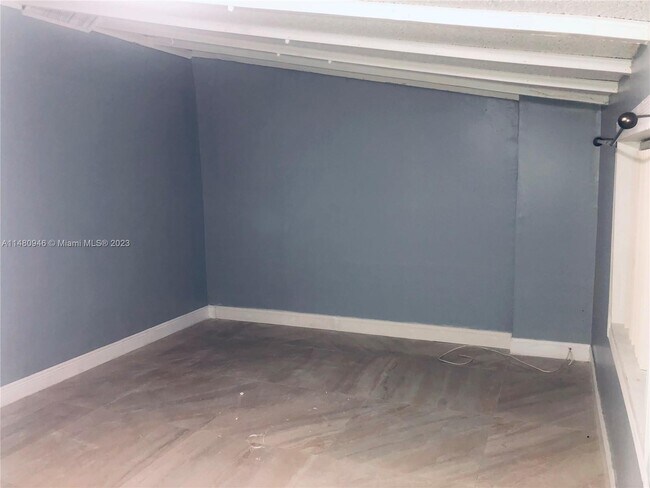 Foto del edificio - 17850 NE 6th Ct