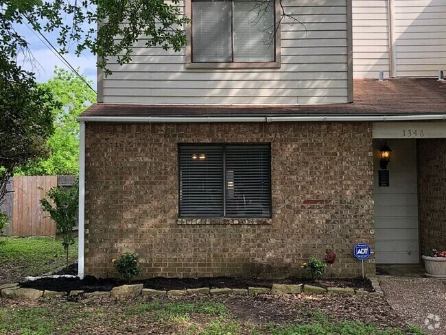 Building Photo - 1346 Airline Dr