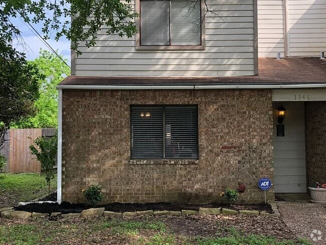 Building Photo - 1346 Airline Dr