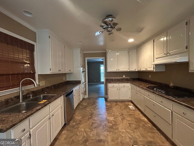 Building Photo - 308 Wynterhall Dr