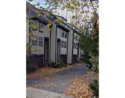 Primary Photo - 105 Trowbridge St