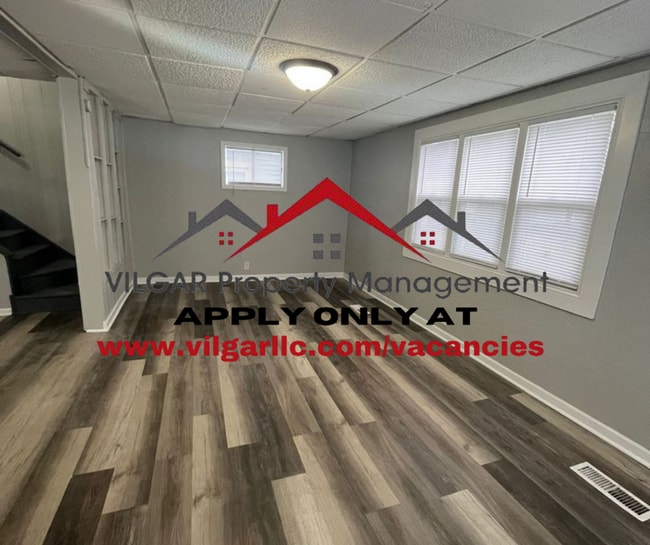 Building Photo - Deceivingly large … 2 bed, 2 full bath (in...