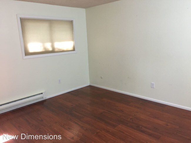 Building Photo - 385 Smithridge Park