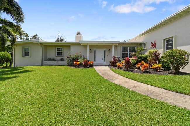 Foto del edificio - 6759 High Ridge Rd