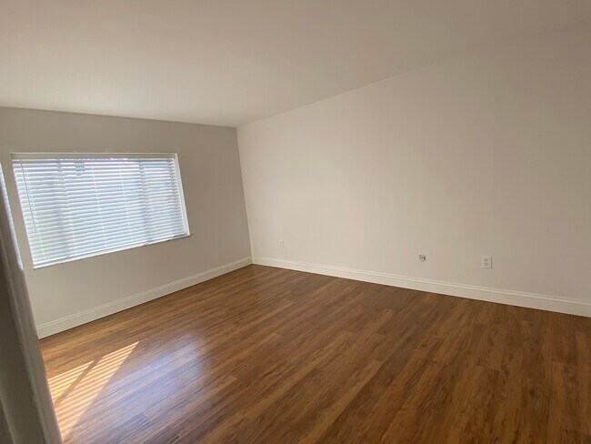 Building Photo - 7129 Sanlin Dr