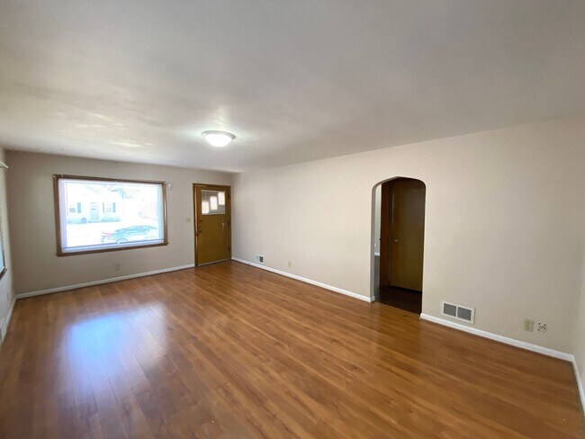 Foto del edificio - 2 Bedroom, 1 Bath Home for Rent in West Pe...
