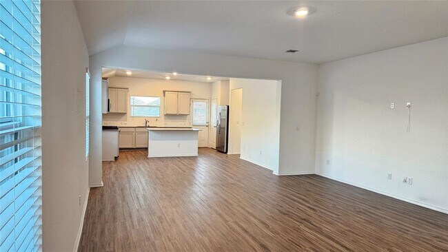 Building Photo - 195 Salt Springs Rd