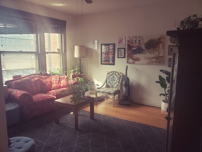 Foto del edificio - 3730 N Wilton Ave