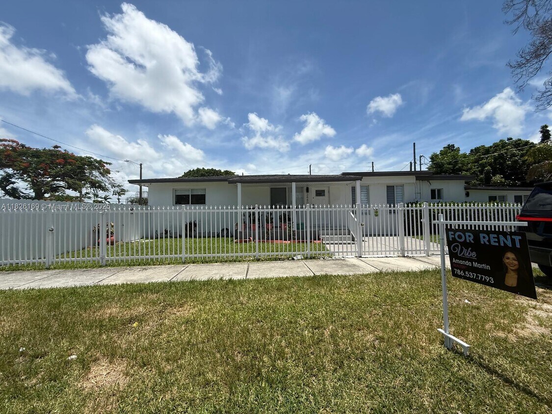 Foto principal - 3440 SW 75th Ct