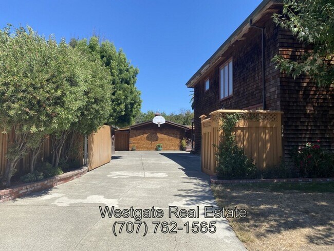 Foto del edificio - Beautiful West Petaluma 4/3 Home - 514 Bak...