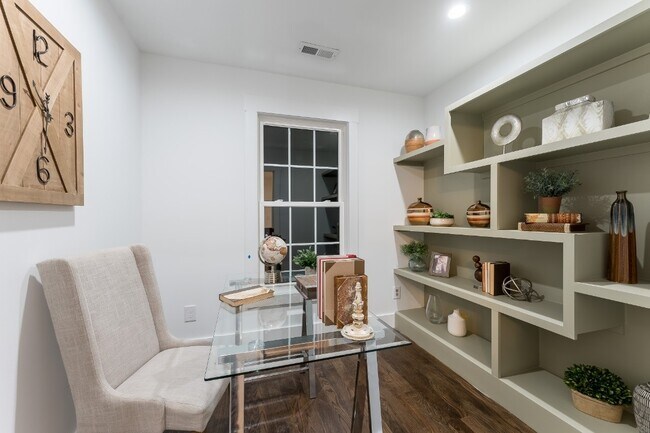 Foto del edificio - 2110 Sadler Ave