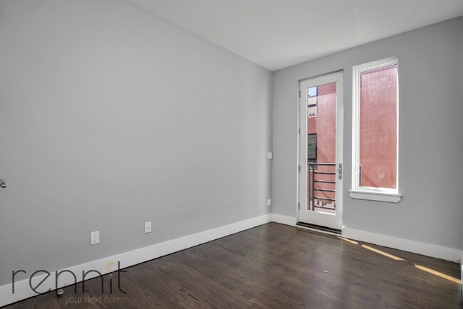 Building Photo - 581 Van Buren St