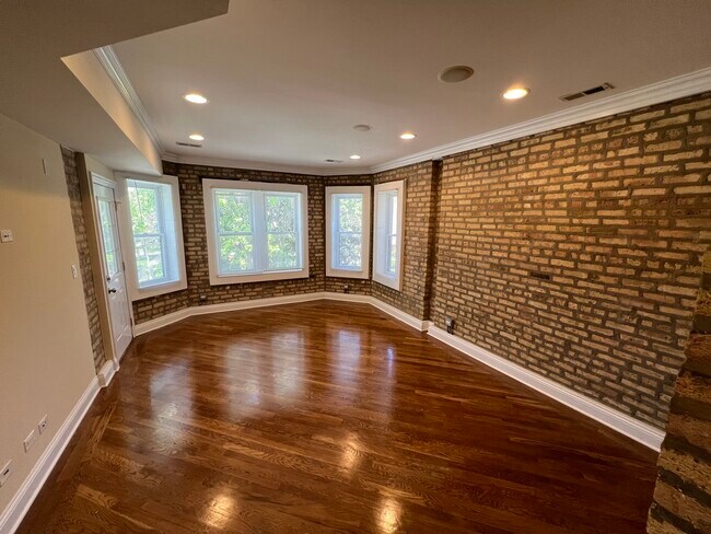 Building Photo - 6501 N Mozart St