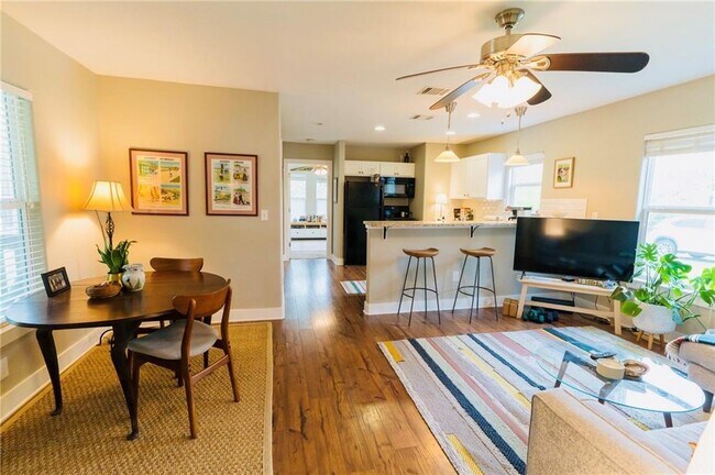 Foto del edificio - 1501 Justin Ln