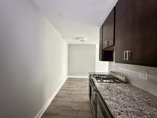 Foto del edificio - 450 W Barry Ave