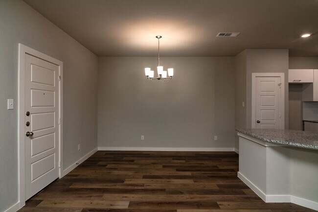 Foto del edificio - 744 Wheatfield Dr
