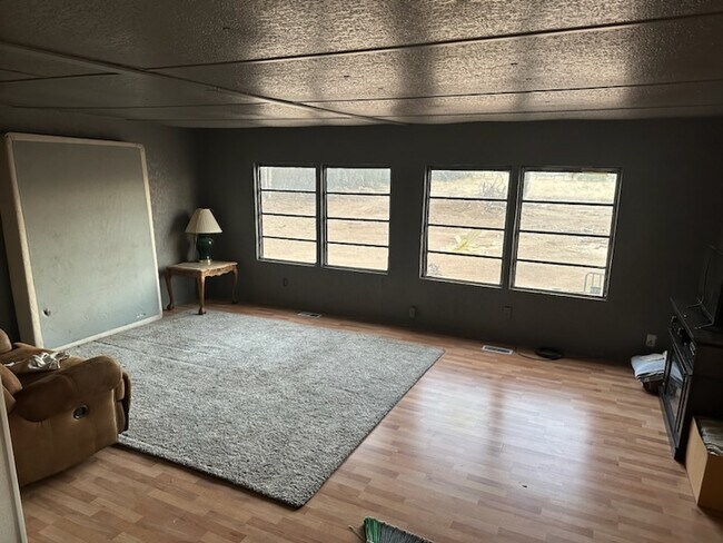 Foto del edificio - 8456 E Olive Ave