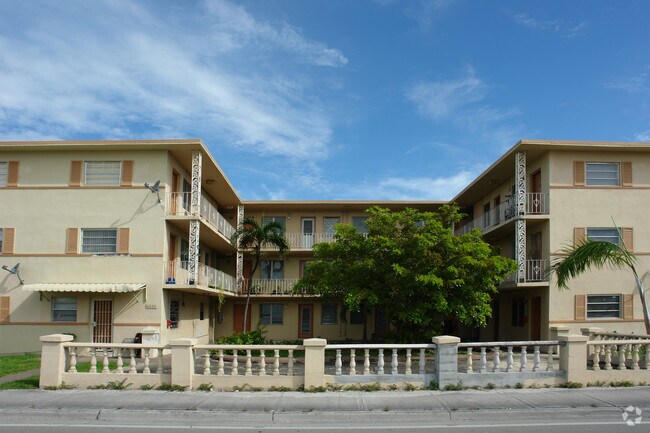Building Photo - 6487 W Flagler St