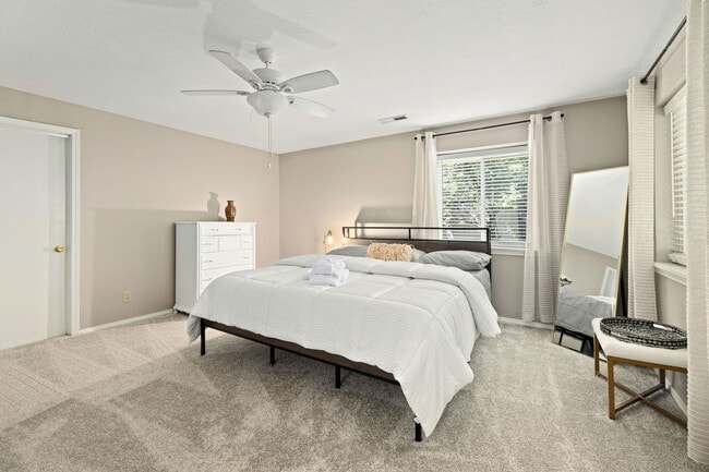 Building Photo - 931 N Lewis Ave