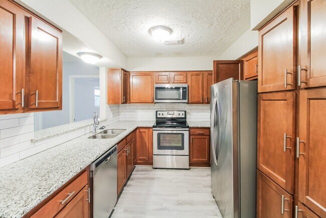 Foto del edificio - 3206 Teakwood Cir