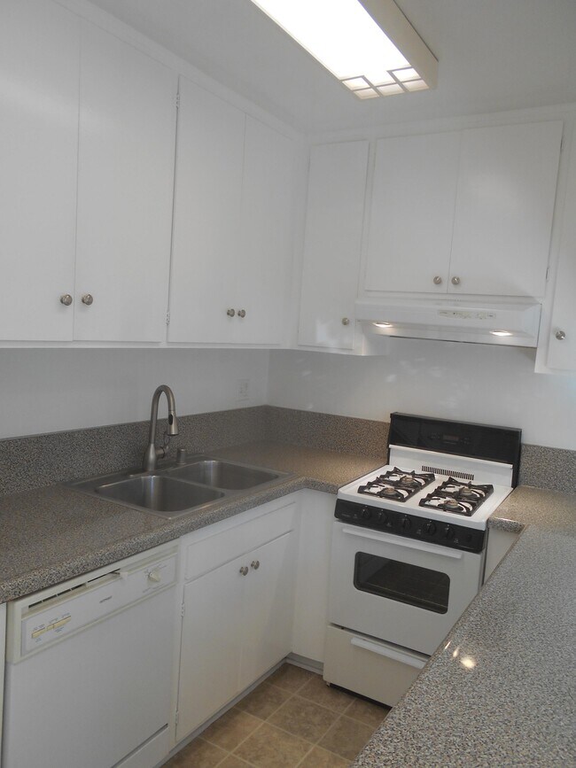 Cocina 121 - 325 Bay St.