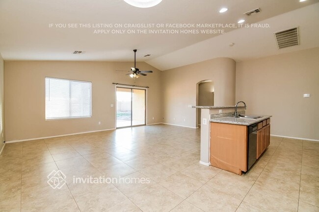 Foto del edificio - 204 W Belmont Red Cir