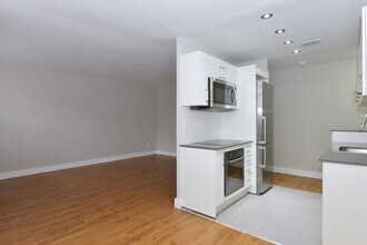 Building Photo - 12 Bater Ave