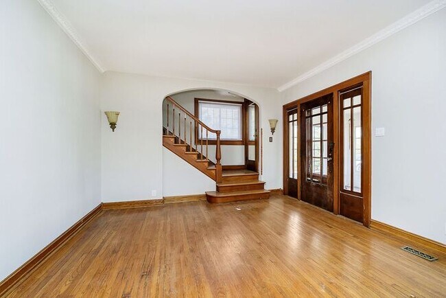 Foto del edificio - A Timeless 1926 Gem with Modern Comforts