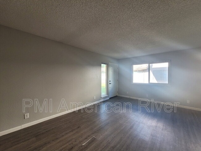 Building Photo - 9045 Montoya St