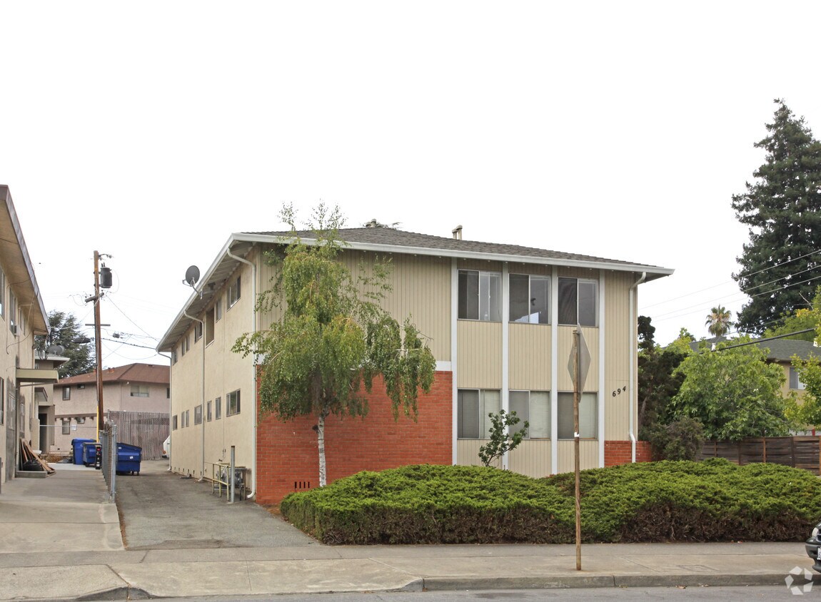 Primary Photo - 694 Grand Coulee Ave