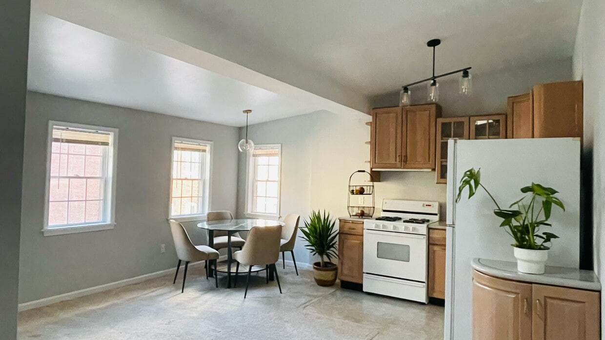 Primary Photo - 136 E Ostend St