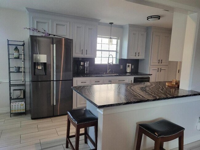 Foto del edificio - 2722 Ridgeland Ave