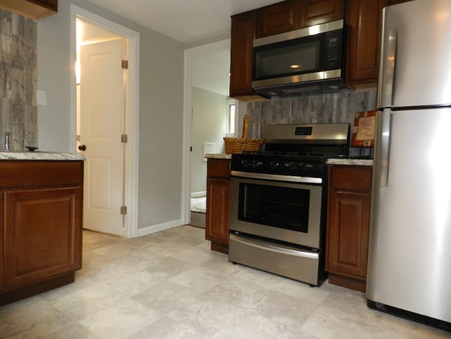Building Photo - 358 Ruxton Ave