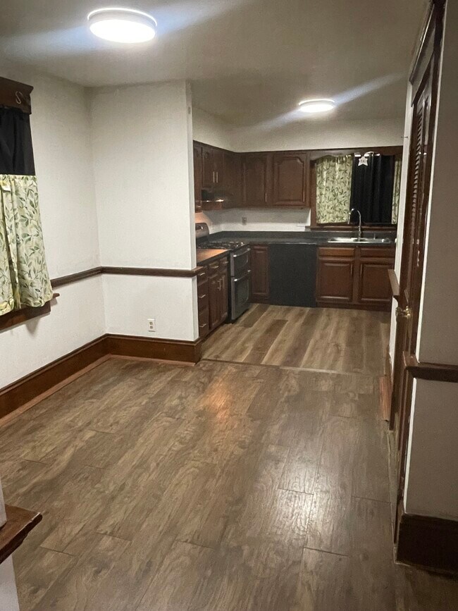 Kitchen/dining - 2700 2nd St NW