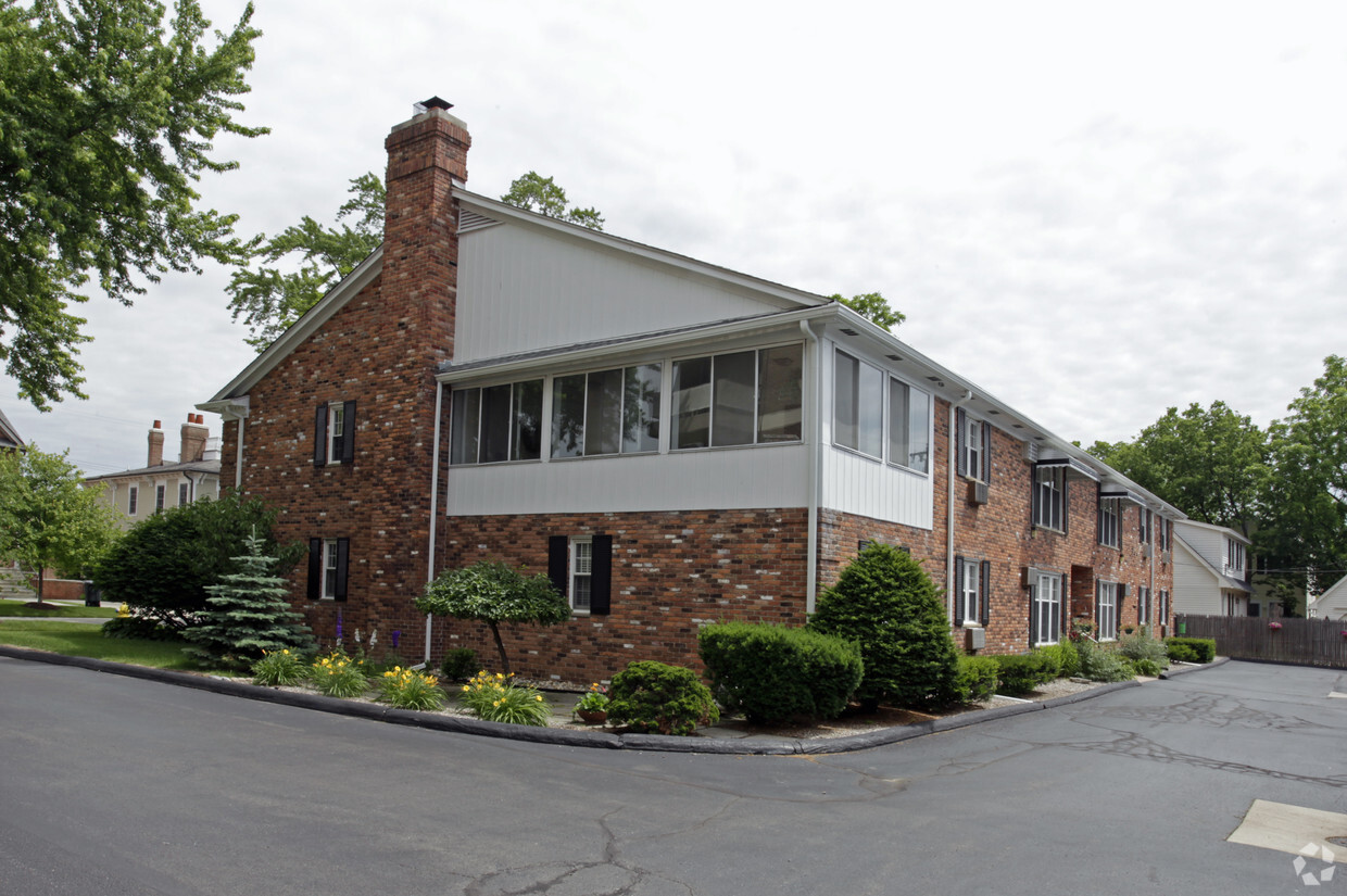 555 Townsend St, Birmingham, MI 48009 - Apartments in Birmingham, MI ...