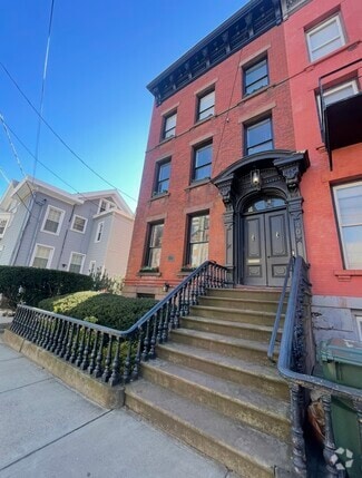 Building Photo - 40 Trumbull St