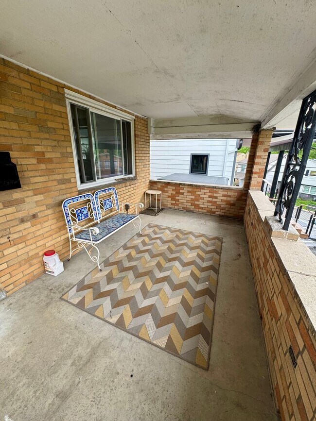 Foto del edificio - Charming 2 Bed 1 Bath in Beechview!