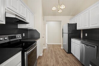 Building Photo - 16145 Sun View Ln