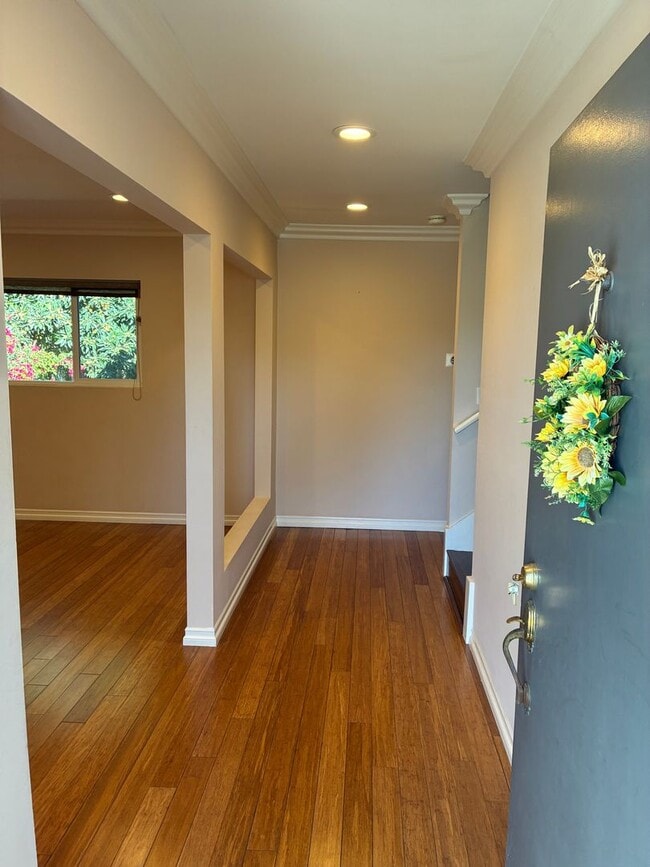 Building Photo - BEAUTIFUL 3 BED 2.5 BATHROOM!!!