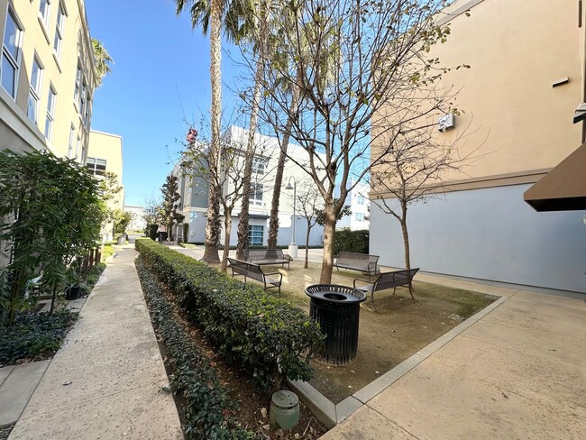 Foto del edificio - 2 Bedroom 3 Bath Condo In The Historic Fre...