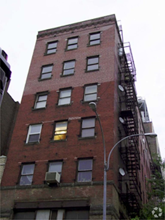 Alternate Building Photo 1 - 533 Greenwich St